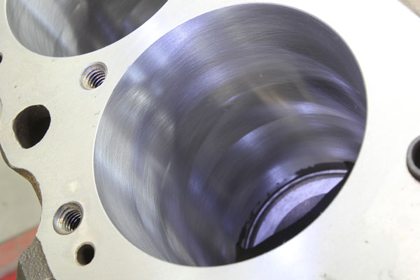 How-Vertical-Cylinder-Honing-Machines-Help-in-Cylinder-Repair-Work